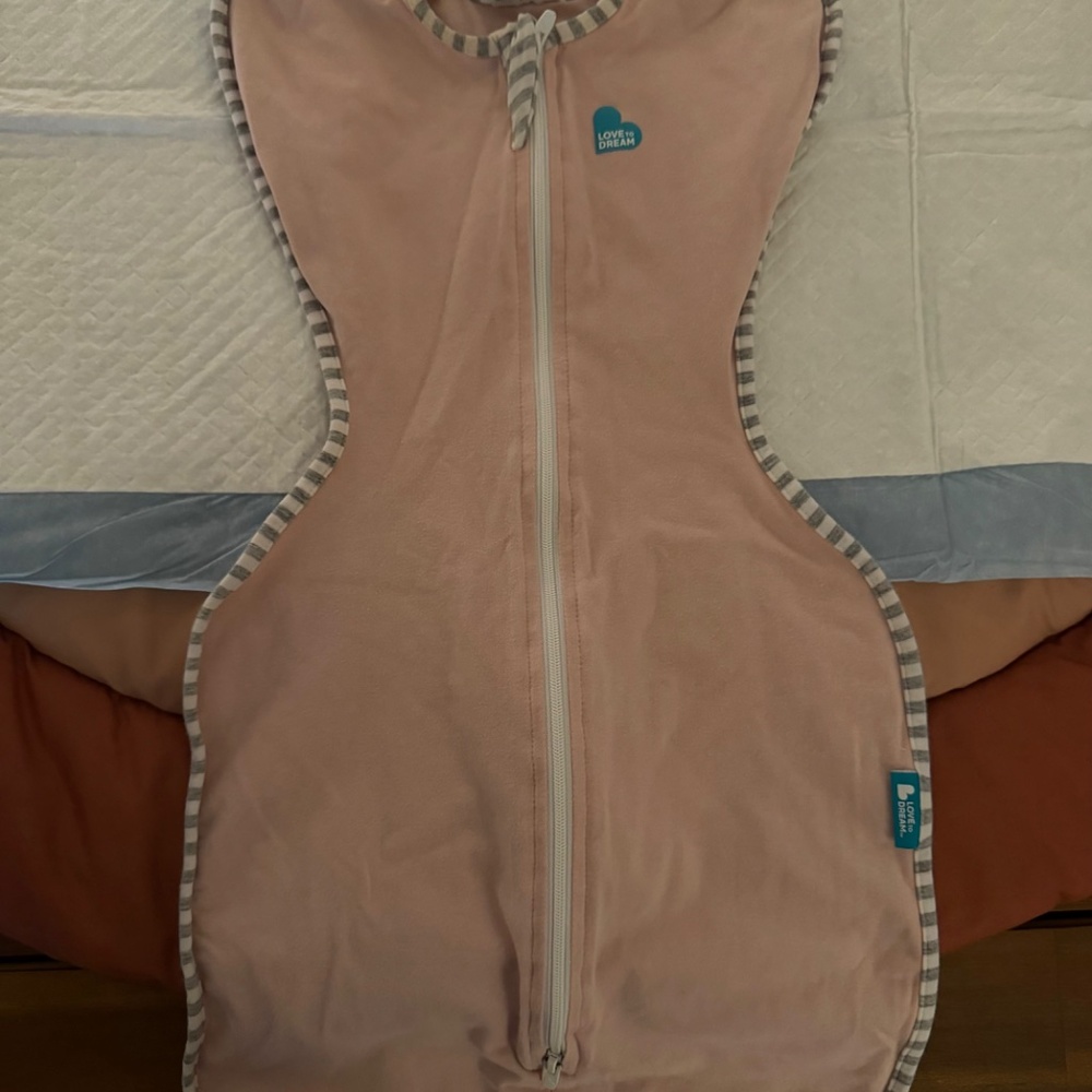 Love to Dream Swaddles, 8-13lbs (size small) x3 - Picture 4 of 7